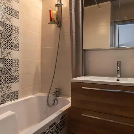 T3 Duplex Avec Terrasse, Parking Et Wi-fi Au Port - Fr-1-723-38 Agde